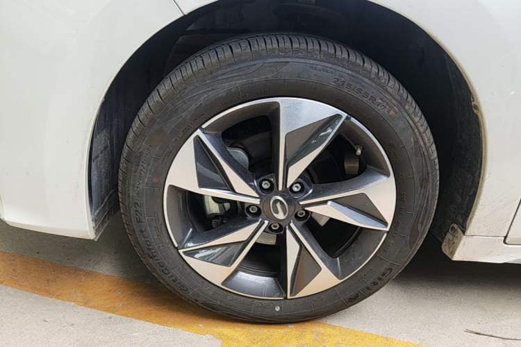 Used GAC Trumpchi M6 2025 Model MAX 270T WDCT Luxury Edition Left Front Wheel Hub