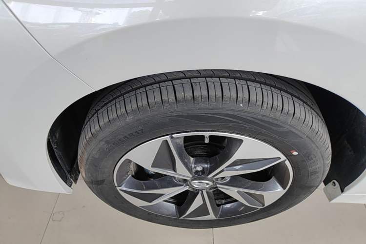 Used GAC Trumpchi M6 2025 Model MAX 270T WDCT Luxury Edition Left Front Wheel Hub