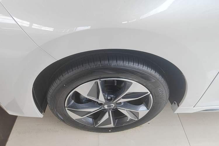 Used GAC Trumpchi M6 2025 Model MAX 270T WDCT Luxury Edition Left Front Wheel Hub