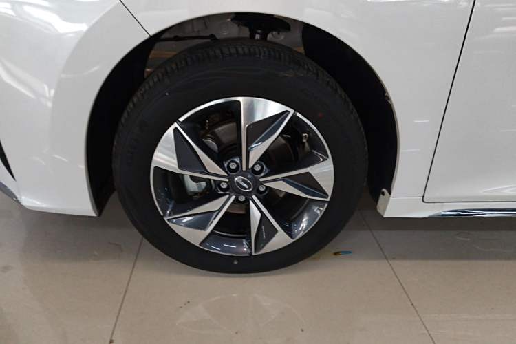 Used GAC Trumpchi M6 2025 Model MAX 270T WDCT Luxury Edition Left Front Wheel Hub