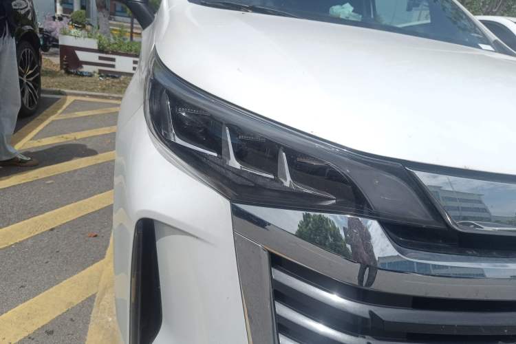 Used GAC Trumpchi M6 2025 Model MAX 270T WDCT Luxury Edition Right Front Headlight