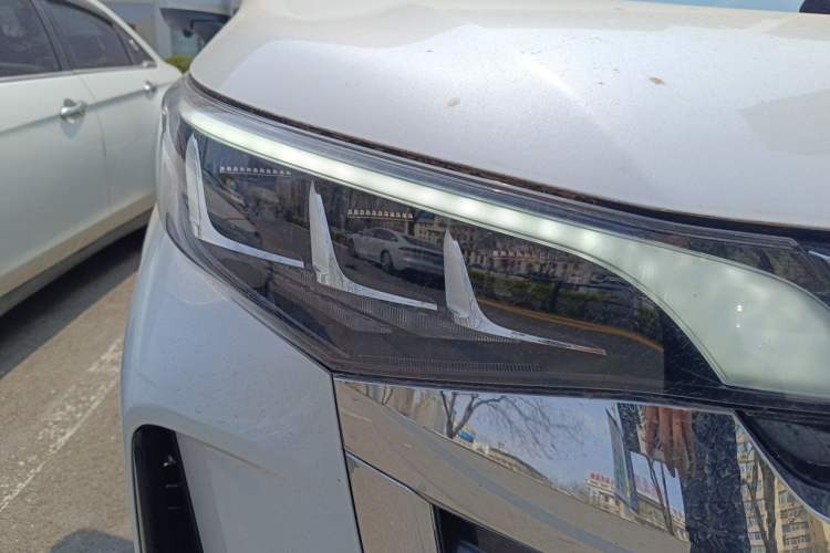 Used GAC Trumpchi M6 2025 Model MAX 270T WDCT Luxury Edition Right Front Headlight