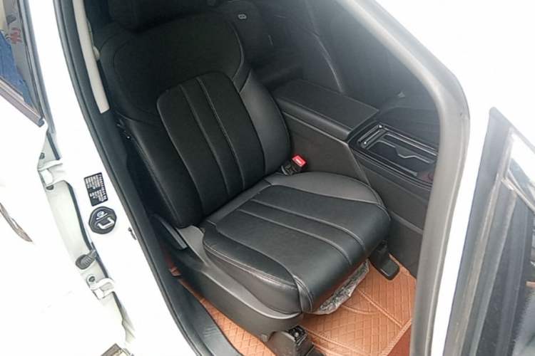 Used GAC Trumpchi M6 2025 Model MAX 270T WDCT Luxury Edition Right Front Seat