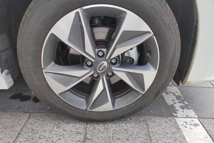 Used GAC Trumpchi M6 2025 Model MAX 270T WDCT Luxury Edition Right Front Wheel Hub