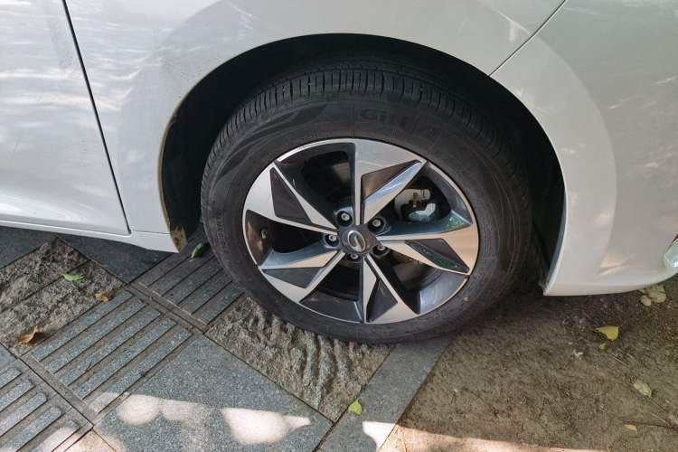 Used GAC Trumpchi M6 2025 Model MAX 270T WDCT Luxury Edition Right Front Wheel Hub