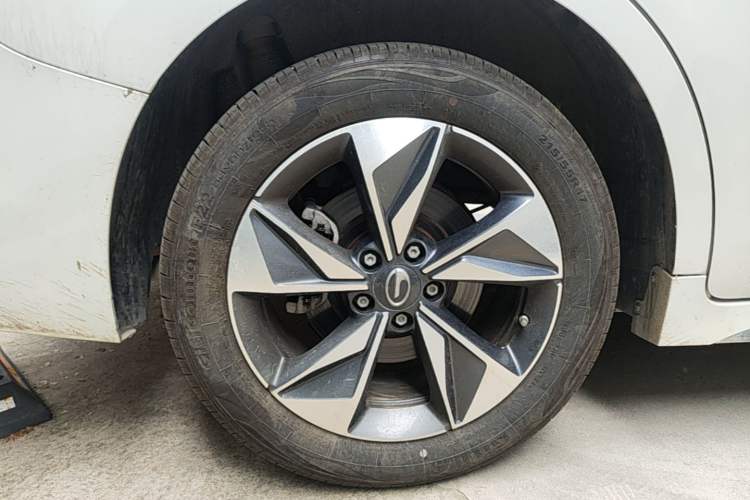 Used GAC Trumpchi M6 2025 Model MAX 270T WDCT Luxury Edition Right Rear Wheel Hub