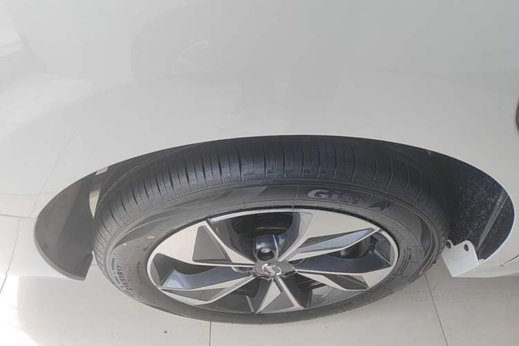 Used GAC Trumpchi M6 2025 Model MAX 270T WDCT Luxury Edition Right Rear Wheel Hub