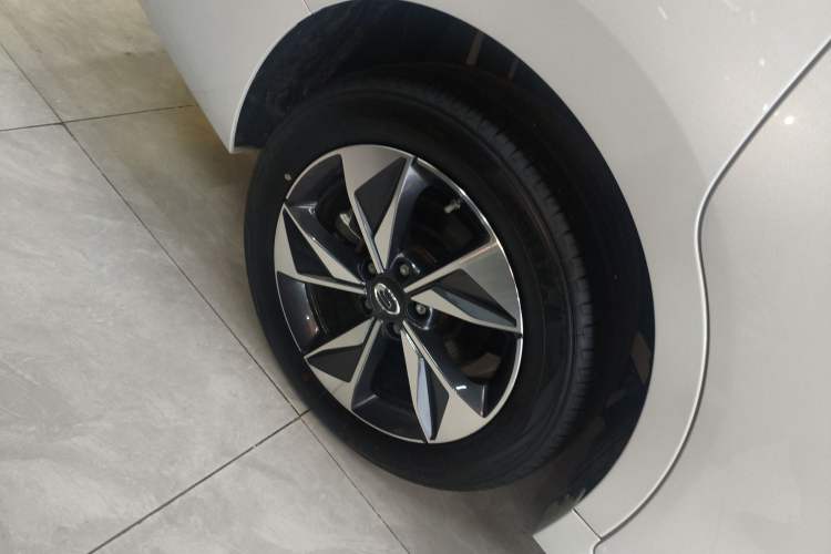 Used GAC Trumpchi M6 2025 Model MAX 270T WDCT Luxury Edition Right Rear Wheel Hub