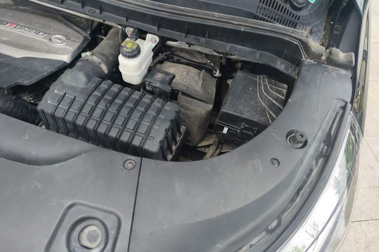 Used GAC Trumpchi M8 2018 320T Luxury Edition Engine Bay Left