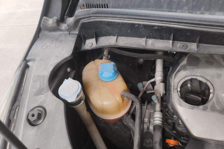 Used GAC Trumpchi M8 2018 320T Luxury Edition Engine Bay Right