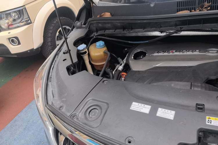 Used GAC Trumpchi M8 2018 320T Luxury Edition Engine Bay Right