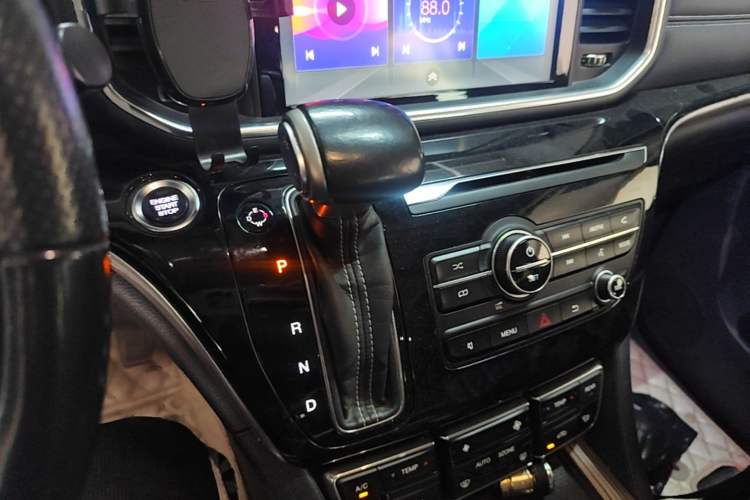 Used GAC Trumpchi M8 2018 320T Luxury Edition Gear Lever