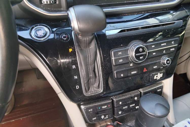 Used GAC Trumpchi M8 2018 320T Luxury Edition Gear Lever