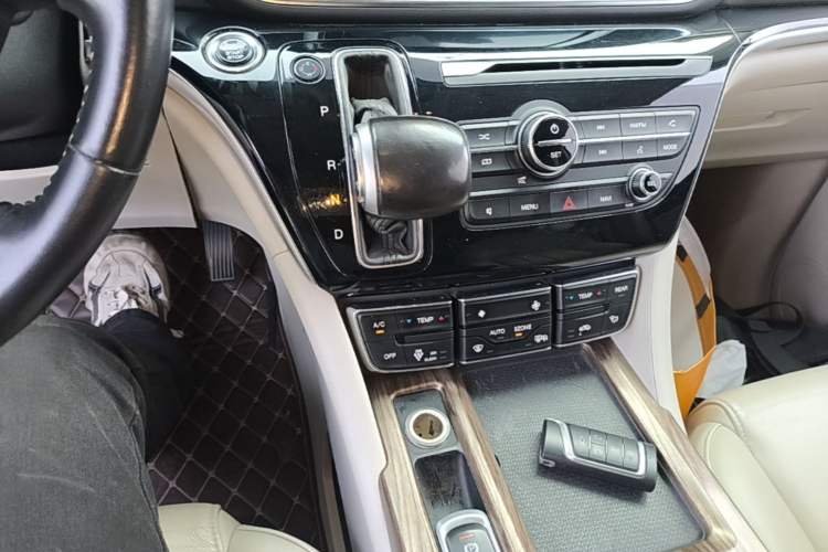Used GAC Trumpchi M8 2018 320T Luxury Edition Gear Lever