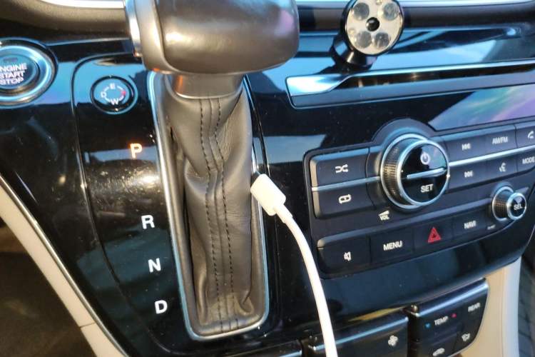 Used GAC Trumpchi M8 2018 320T Luxury Edition Gear Lever