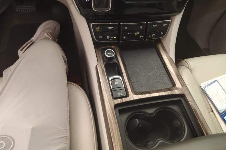 Used GAC Trumpchi M8 2018 320T Luxury Edition Gear Lever
