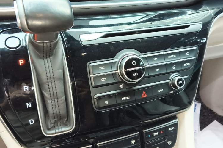 Used GAC Trumpchi M8 2018 320T Luxury Edition Gear Lever