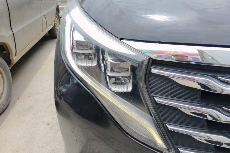 Used GAC Trumpchi M8 2018 320T Luxury Edition Right Front Headlight