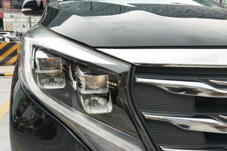 Used GAC Trumpchi M8 2018 320T Luxury Edition Right Front Headlight