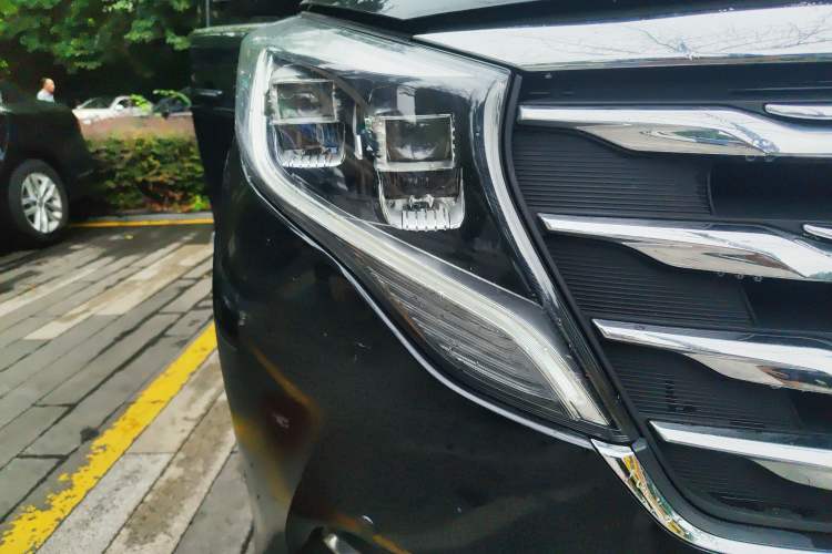 Used GAC Trumpchi M8 2018 320T Luxury Edition Right Front Headlight