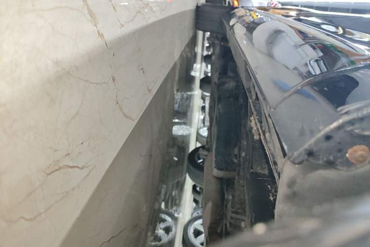 Used GAC Trumpchi M8 2018 320T Luxury Edition Right Side Sill