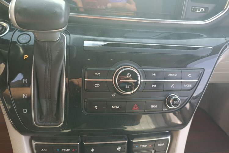 Used GAC Trumpchi M8 2018 320T Luxury Edition Audio And AC Panel