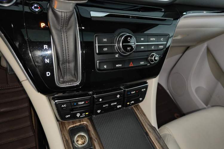 Used GAC Trumpchi M8 2018 320T Luxury Edition Audio And AC Panel