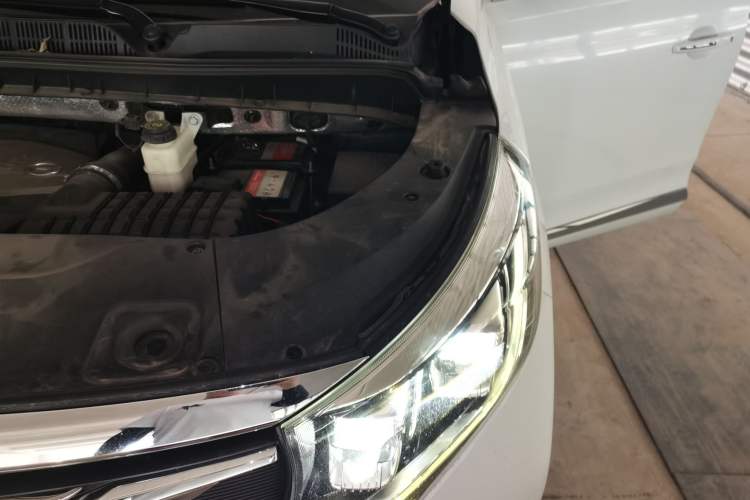 Used GAC Trumpchi M8 2018 320T Luxury Edition Engine Bay Left