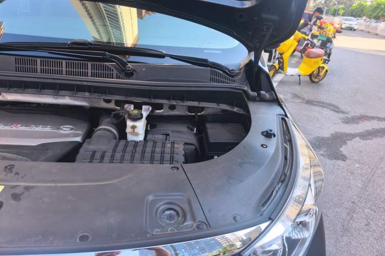 Used GAC Trumpchi M8 2018 320T Luxury Edition Engine Bay Left