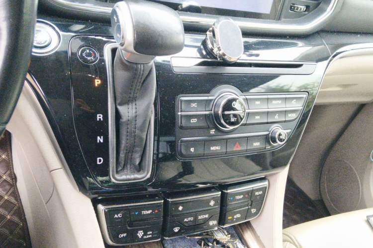 Used GAC Trumpchi M8 2018 320T Luxury Edition Gear Lever