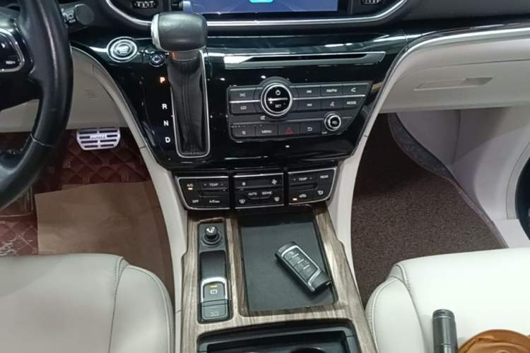 Used GAC Trumpchi M8 2018 320T Luxury Edition Gear Lever