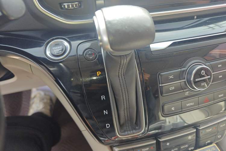 Used GAC Trumpchi M8 2018 320T Luxury Edition Gear Lever
