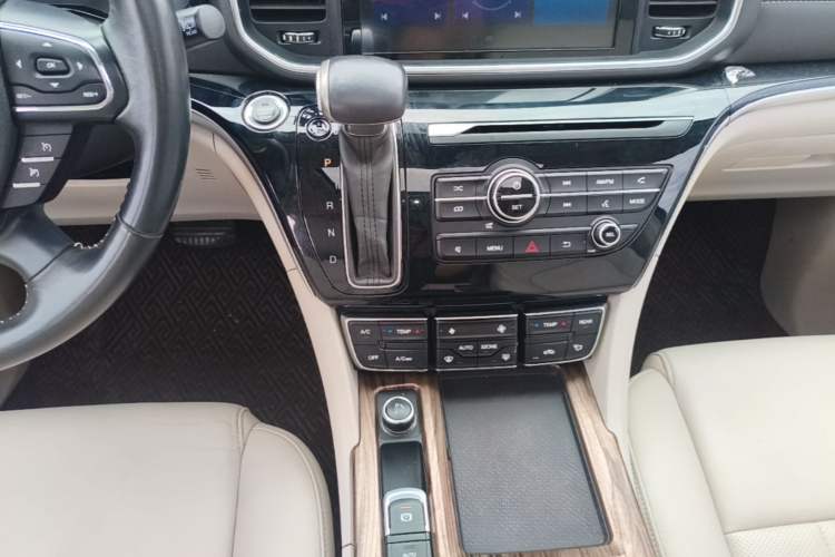 Used GAC Trumpchi M8 2018 320T Luxury Edition Gear Lever