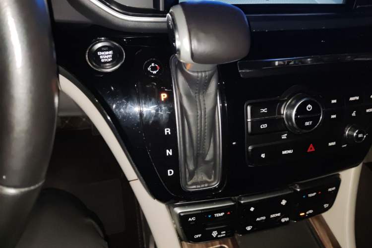 Used GAC Trumpchi M8 2018 320T Luxury Edition Gear Lever