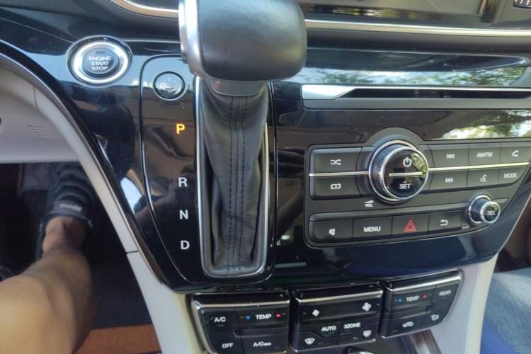 Used GAC Trumpchi M8 2018 320T Luxury Edition Gear Lever