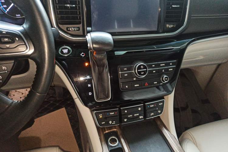 Used GAC Trumpchi M8 2018 320T Luxury Edition Gear Lever