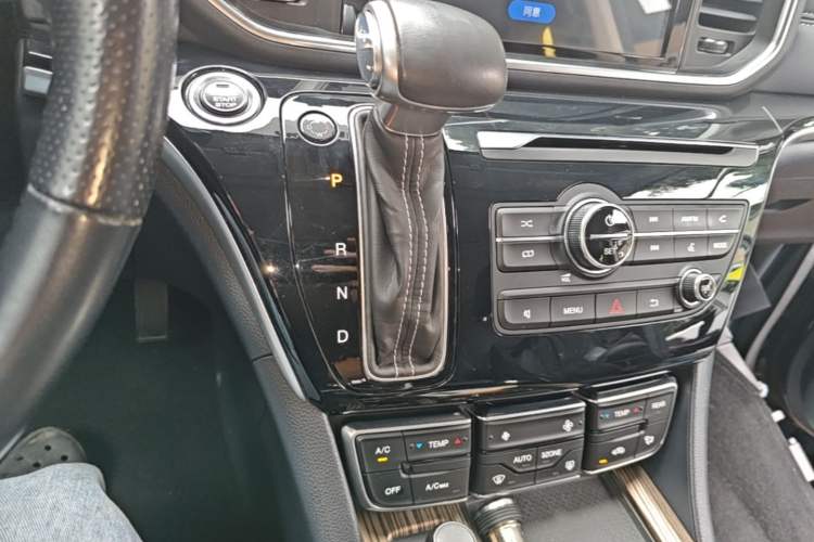 Used GAC Trumpchi M8 2018 320T Luxury Edition Gear Lever