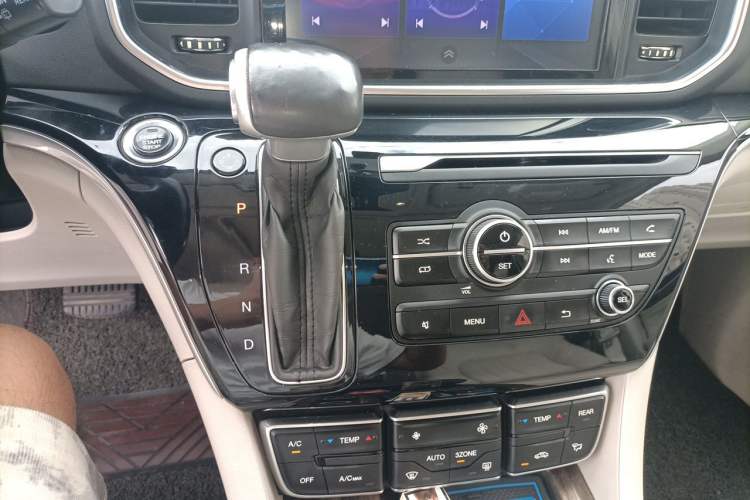 Used GAC Trumpchi M8 2018 320T Luxury Edition Gear Lever