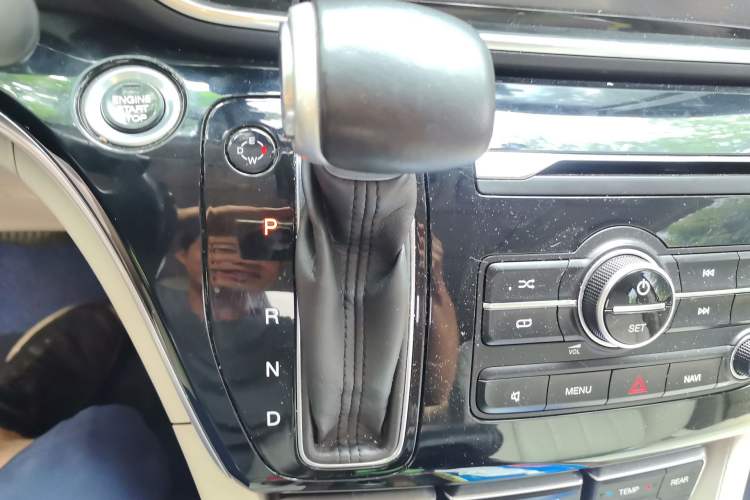 Used GAC Trumpchi M8 2018 320T Luxury Edition Gear Lever