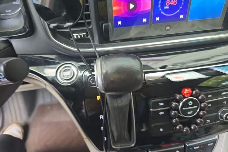 Used GAC Trumpchi M8 2018 320T Luxury Edition Gear Lever