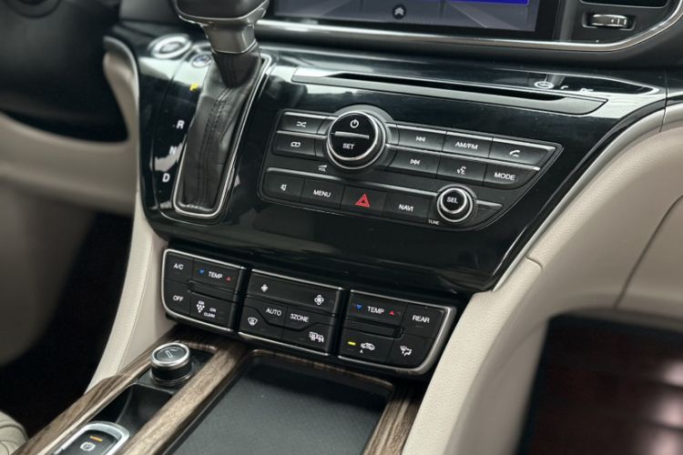 Used GAC Trumpchi M8 2018 320T Luxury Edition Gear Lever