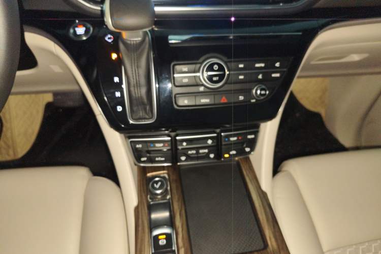 Used GAC Trumpchi M8 2018 320T Luxury Edition Gear Lever