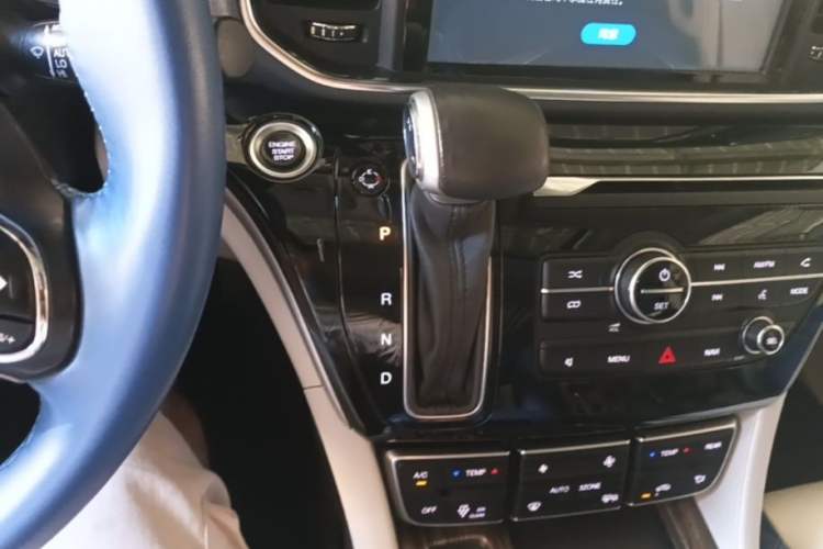 Used GAC Trumpchi M8 2018 320T Luxury Edition Gear Lever