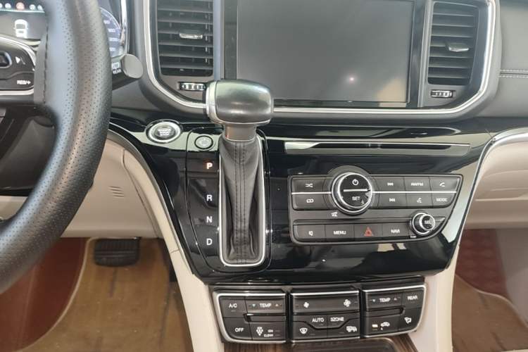 Used GAC Trumpchi M8 2018 320T Luxury Edition Gear Lever