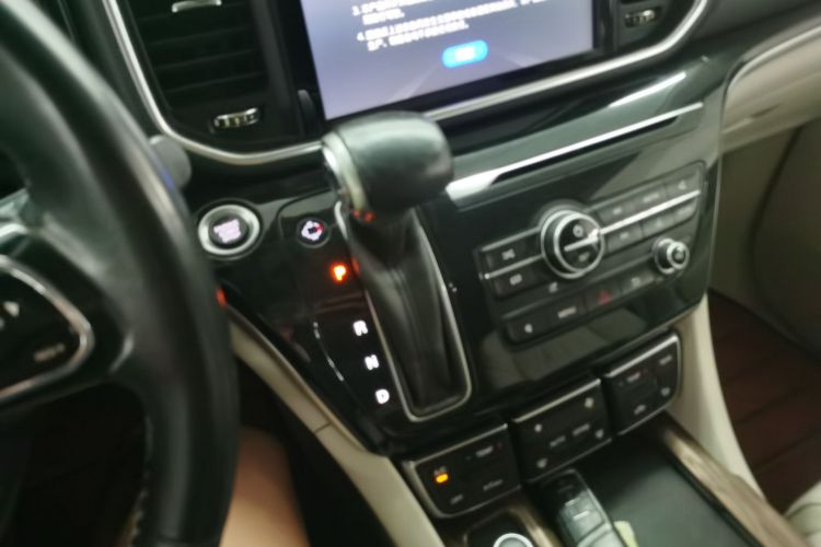 Used GAC Trumpchi M8 2018 320T Luxury Edition Audio And AC Panel