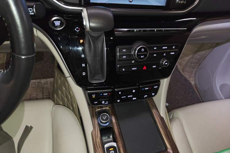 Used GAC Trumpchi M8 2018 320T Luxury Edition Gear Lever