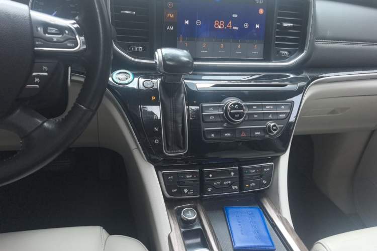 Used GAC Trumpchi M8 2018 320T Luxury Edition Gear Lever