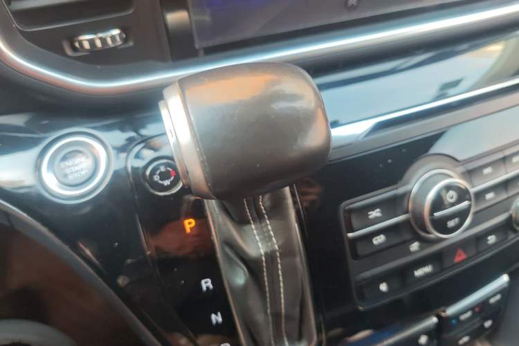 Used GAC Trumpchi M8 2018 320T Luxury Edition Gear Lever