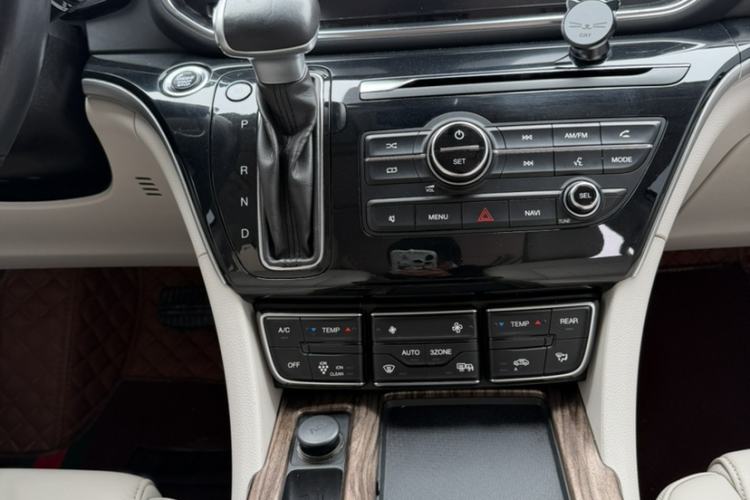 Used GAC Trumpchi M8 2018 320T Luxury Edition Audio And AC Panel