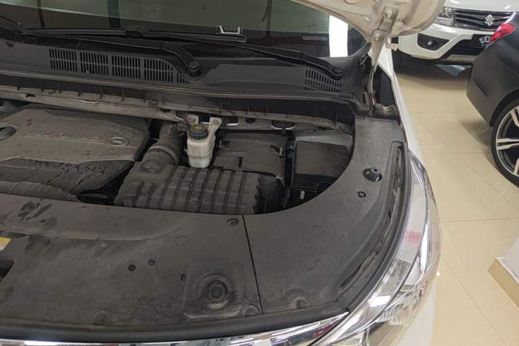 Used GAC Trumpchi M8 2018 320T Luxury Edition Engine Bay Left